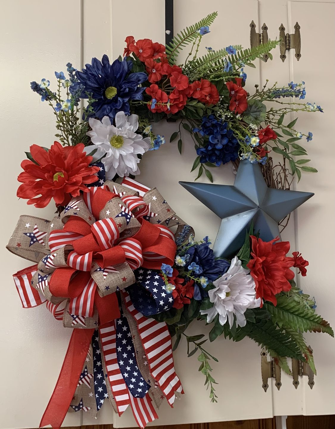 Customer photo review of 18" Round Grapevine Wreath - DECOE-038