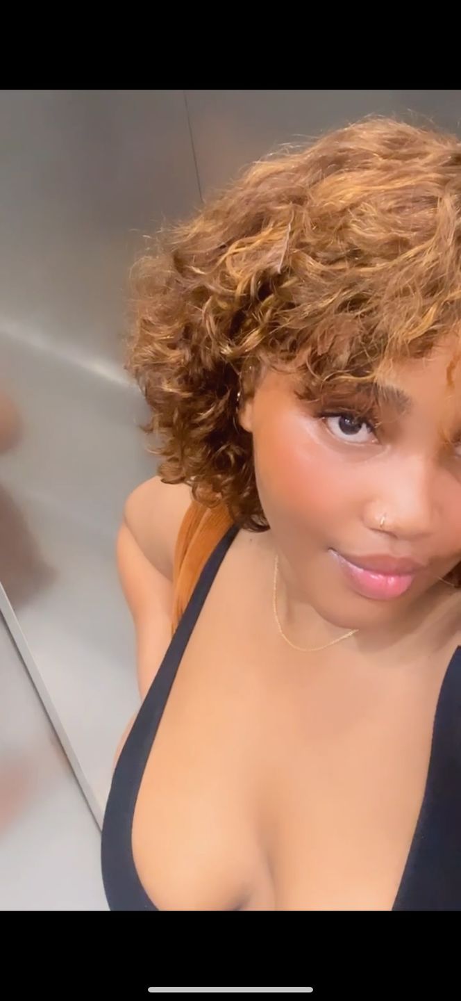 Customer photo review of Colour : Double Drawn Highlighted Curly Fringe