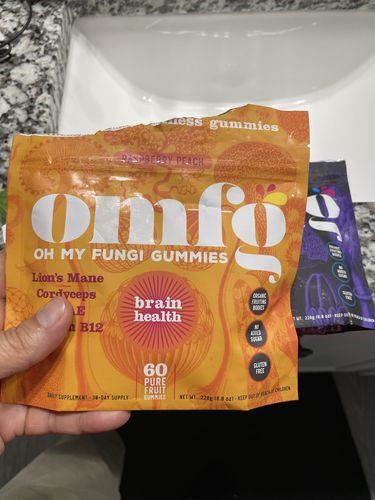 Customer photo review of Raspberry Peach Brain Health Gummies