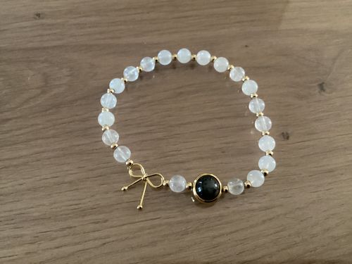 Customer photo review of Bracelet Anti-Ménopause en Pierre de Lune | Or fin