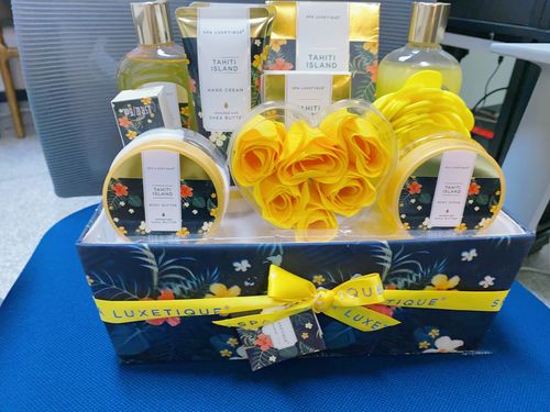 Customer photo review of Tahiti Island Spa Gift Basket Set