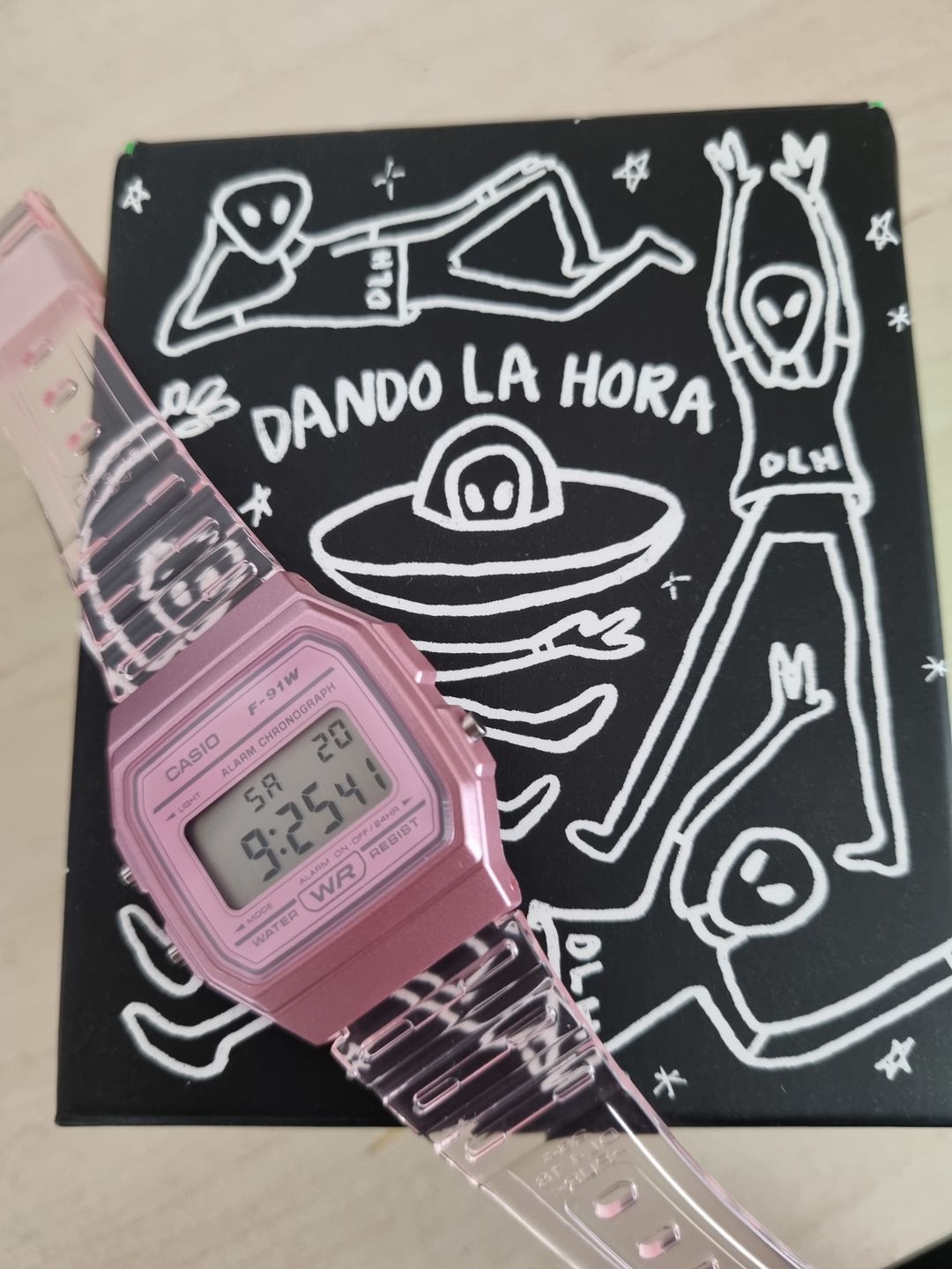Customer photo review of Reloj Casio Vintage F-91WS-4D Rosado Transparente