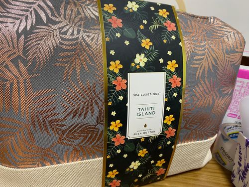 Customer photo review of Tahiti Island Fashion Bath Set Tote