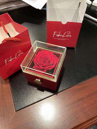 Customer photo review of Eternal Rose Box - W/ Engraved Necklace & Real Rose