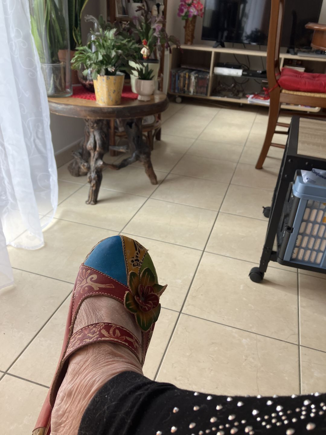 Customer photo review of Retro Pattern Leather Zipper Pumps