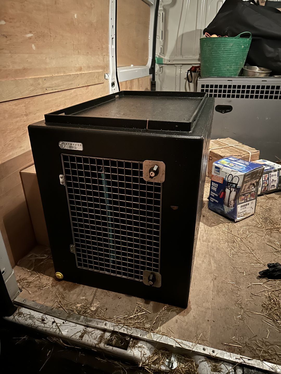 Customer photo review of DT Box Dog Car Travel Crate - The DT 600