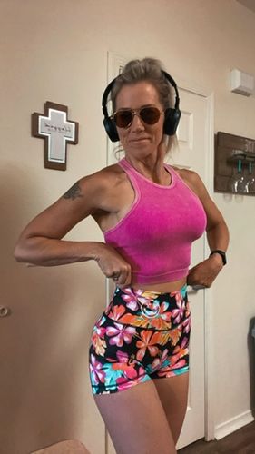 Customer photo review of Salty Savage Ladies High Rise "Splice Smile" Booty Scrunch Training Shorts | Wet Suit Performance | Hawaiian Flowers