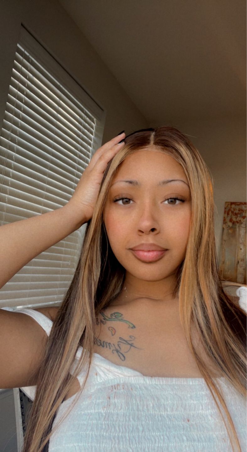 Customer photo review of 30inch Straight Highlighting Wig 4x6 Pre-Cut Lace Wear Go Glueless Wig Beginner Friendly