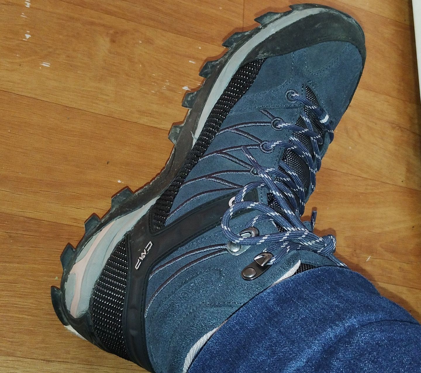 Customer photo review of Zapato Rigel Mid Mujer 3Q12946