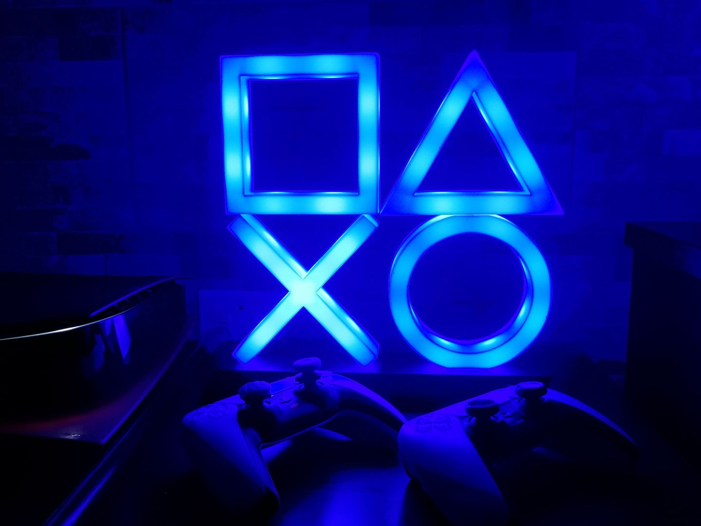 Customer photo review of PlayStation Icons Light PS5 XL