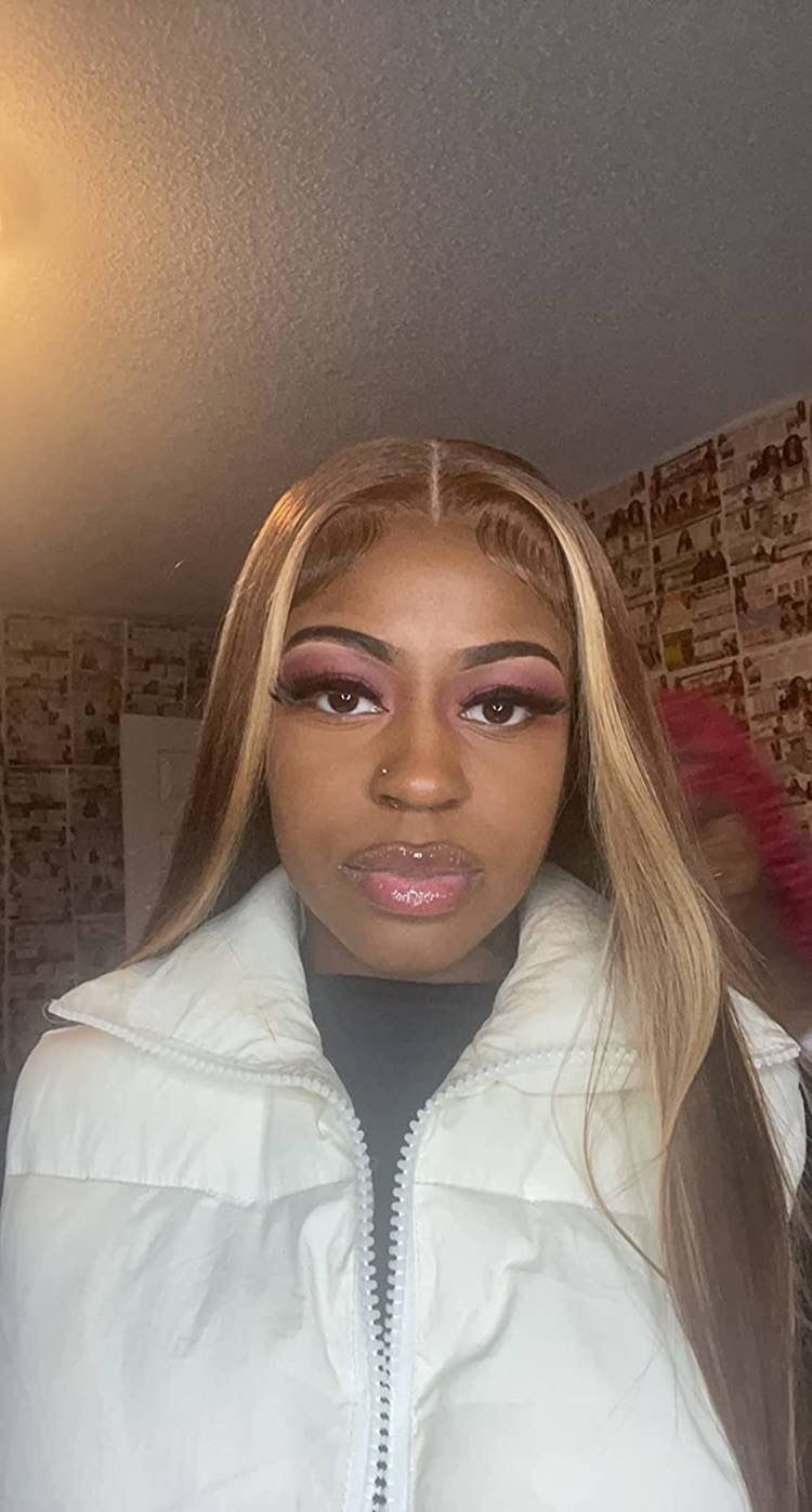 Customer photo review of 30inch Straight Highlighting Wig 4x6 Pre-Cut Lace Wear Go Glueless Wig Beginner Friendly