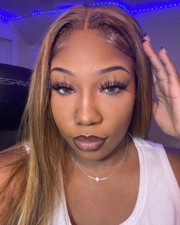 Customer photo review of 30inch Straight Highlighting Wig 4x6 Pre-Cut Lace Wear Go Glueless Wig Beginner Friendly