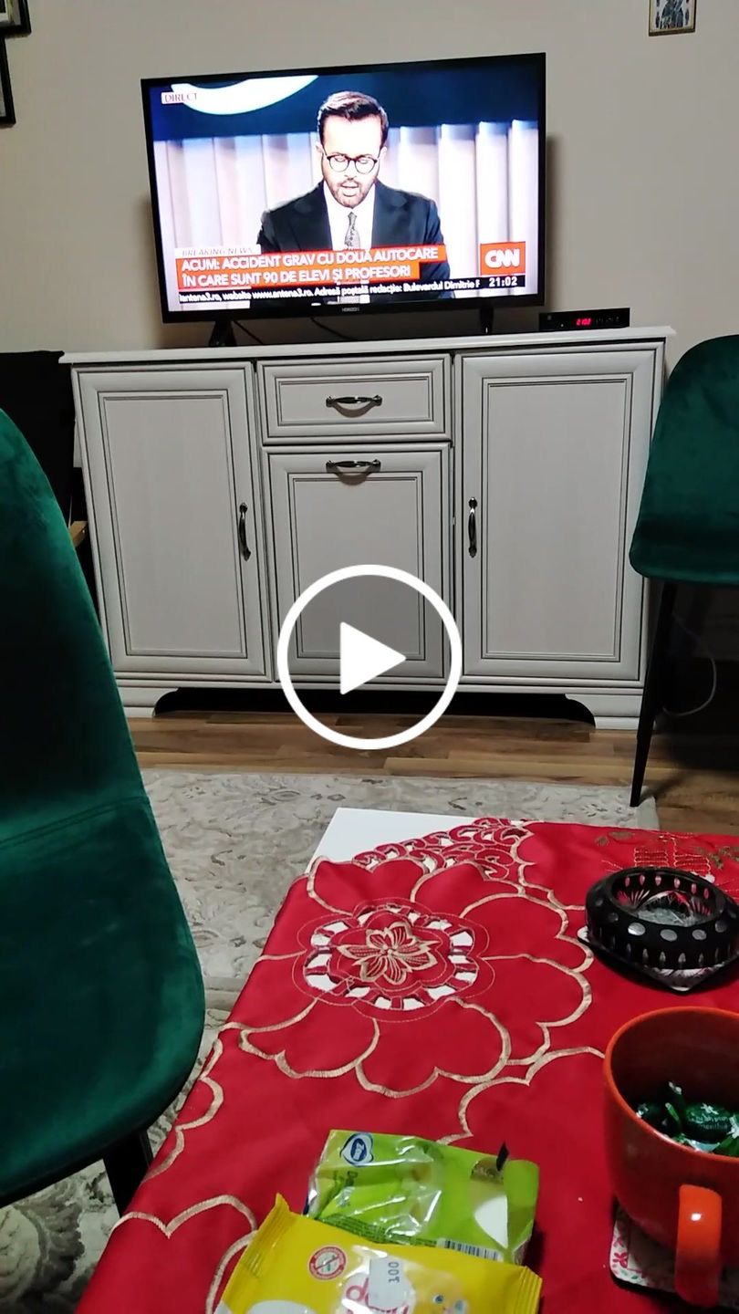 Customer video review of Comoda cu 3 usi si un sertar Tiffany alba, pal si mdf, 139x37x90 cm