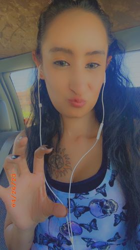 Customer photo review of Vika Tricolor Yellow Colored Contact Lenses