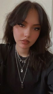 Customer photo review of Initiale Kette | 18K vergoldet