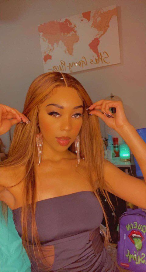 Customer photo review of 30inch Straight Highlighting Wig 4x6 Pre-Cut Lace Wear Go Glueless Wig Beginner Friendly