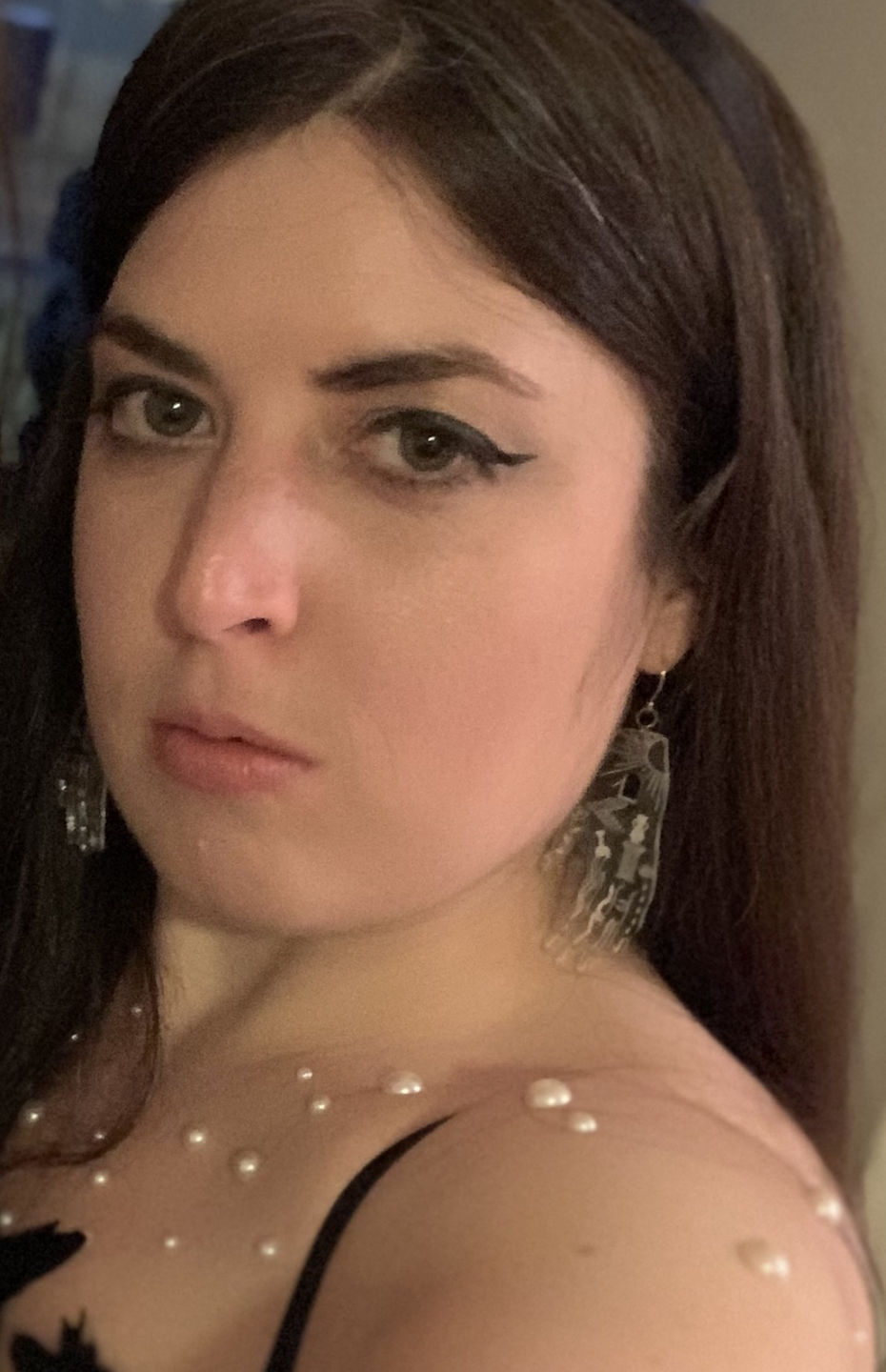 Customer photo review of Capsule Vestigium Earrings