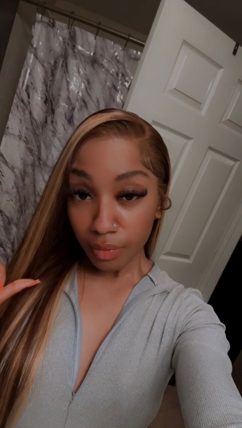 Customer photo review of 30inch Straight Highlighting Wig 4x6 Pre-Cut Lace Wear Go Glueless Wig Beginner Friendly
