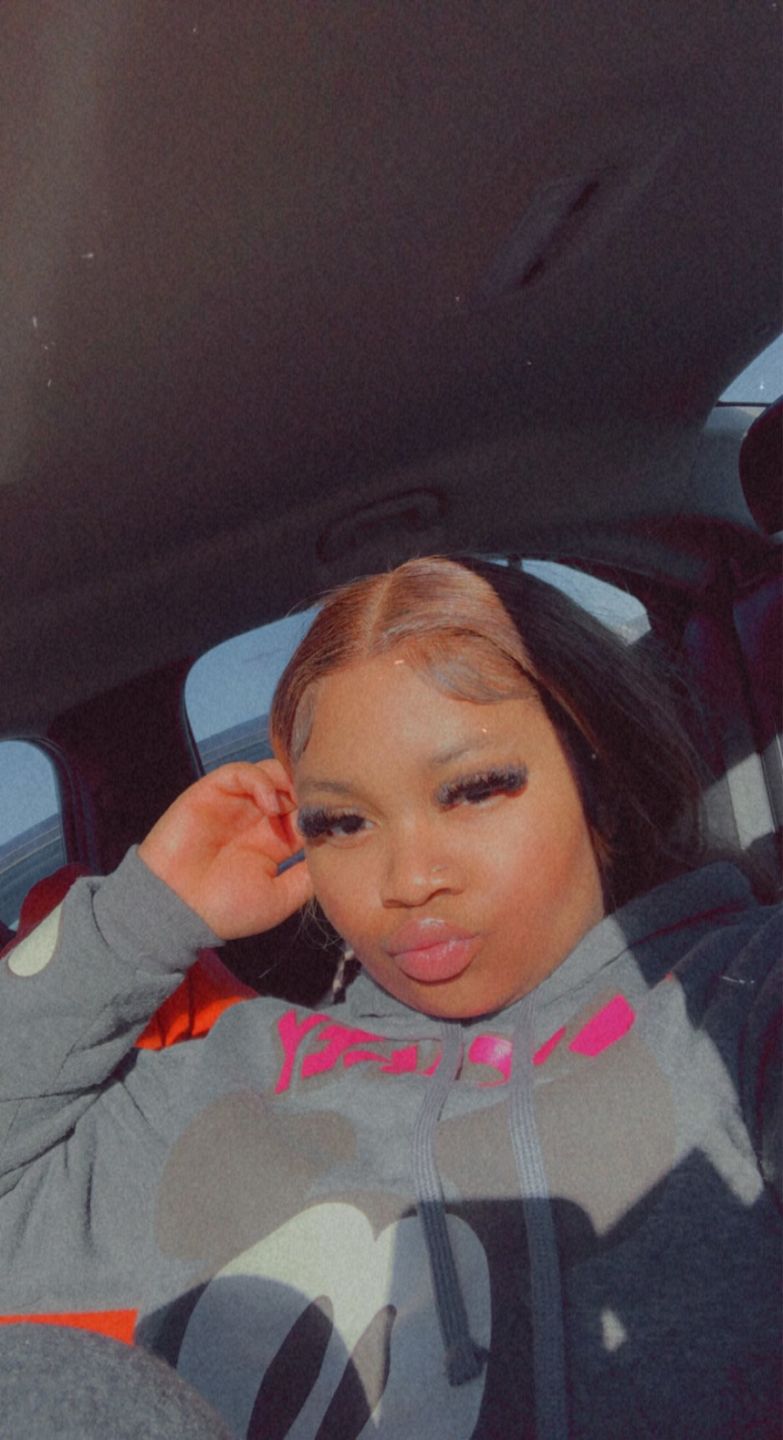 Customer photo review of 30inch Straight Highlighting Wig 4x6 Pre-Cut Lace Wear Go Glueless Wig Beginner Friendly