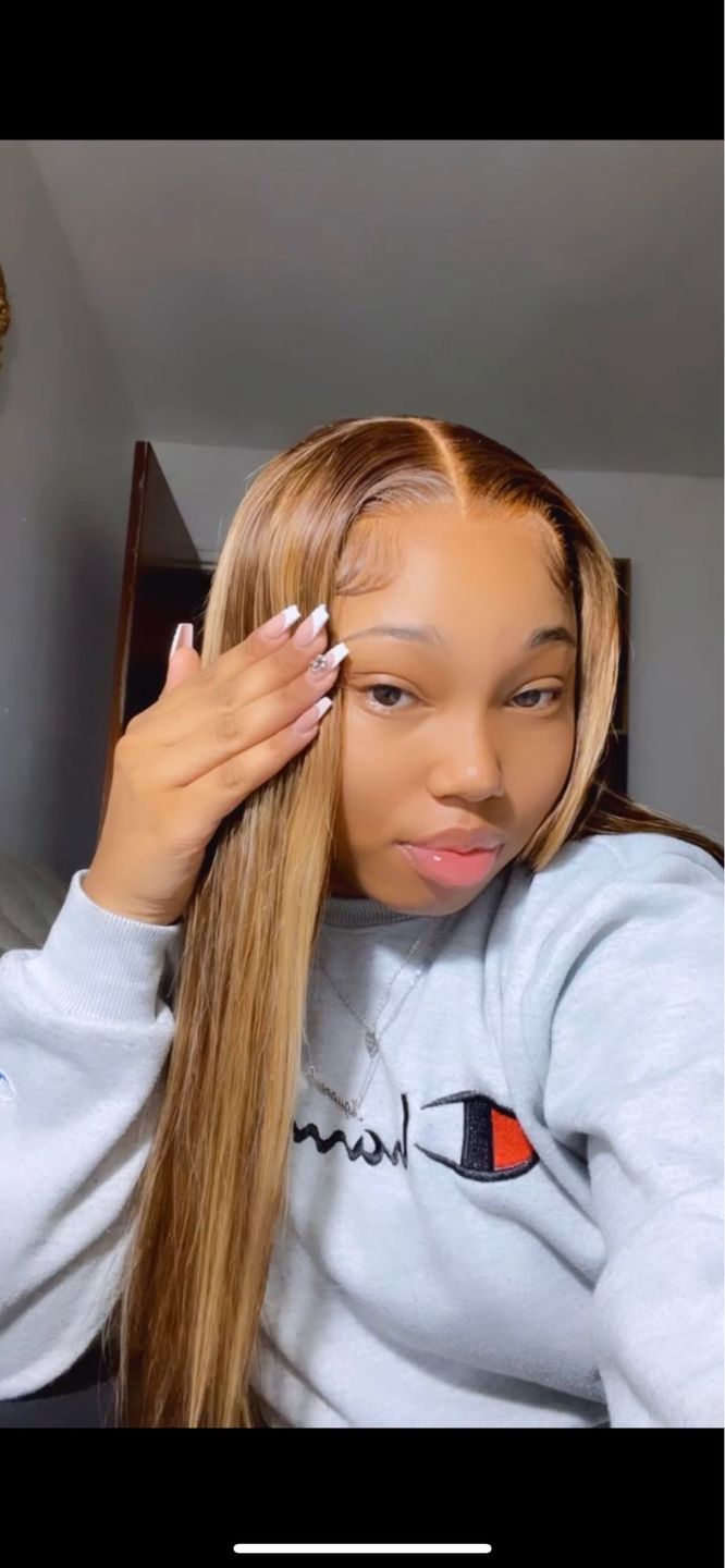 Customer photo review of 30inch Straight Highlighting Wig 4x6 Pre-Cut Lace Wear Go Glueless Wig Beginner Friendly