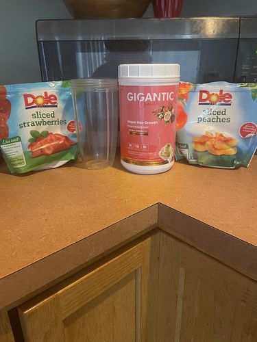 Customer photo review of Gigantic Hair Growth Vegan Shake