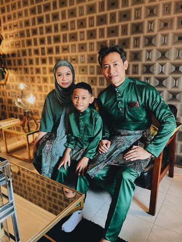 Customer photo review of Satin Pocket Square