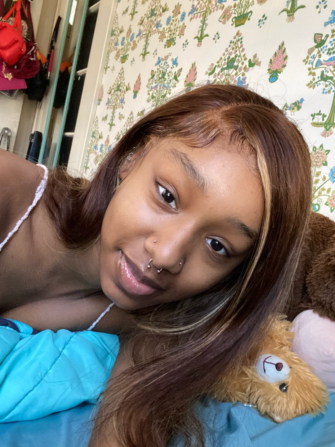 Customer photo review of 30inch Straight Highlighting Wig 4x6 Pre-Cut Lace Wear Go Glueless Wig Beginner Friendly