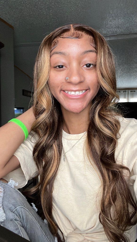Customer photo review of 30inch Straight Highlighting Wig 4x6 Pre-Cut Lace Wear Go Glueless Wig Beginner Friendly