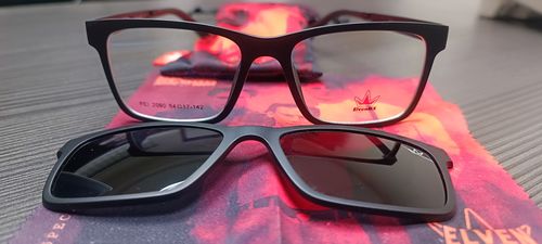 Customer photo review of True Black  + Clip magnético