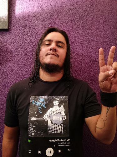 Customer photo review of Playera Personalizada: Tu Canción Aquí