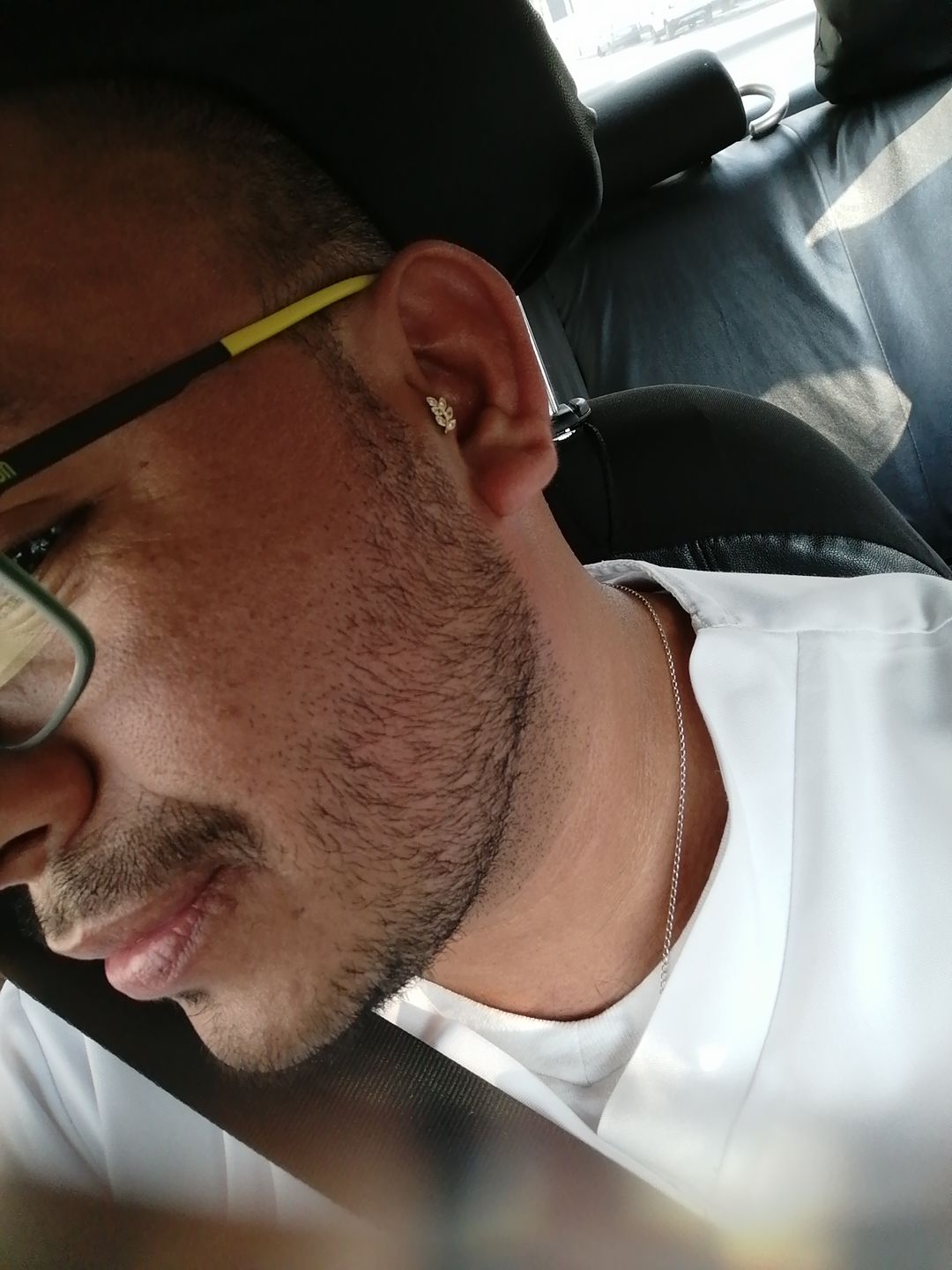 Customer photo review of Piercing Hojita de Laurel Rosca Plana