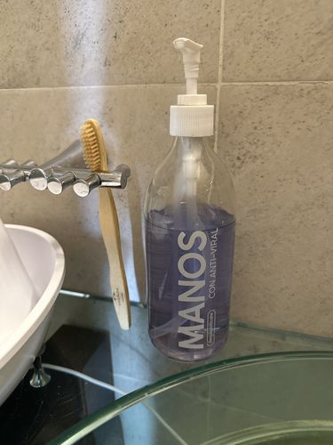 Customer photo review of Jabón de manos con anti-viral