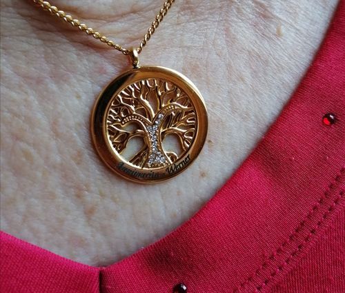 Customer photo review of LOANYA Collar personalizado Árbol de la Vida con circonitas