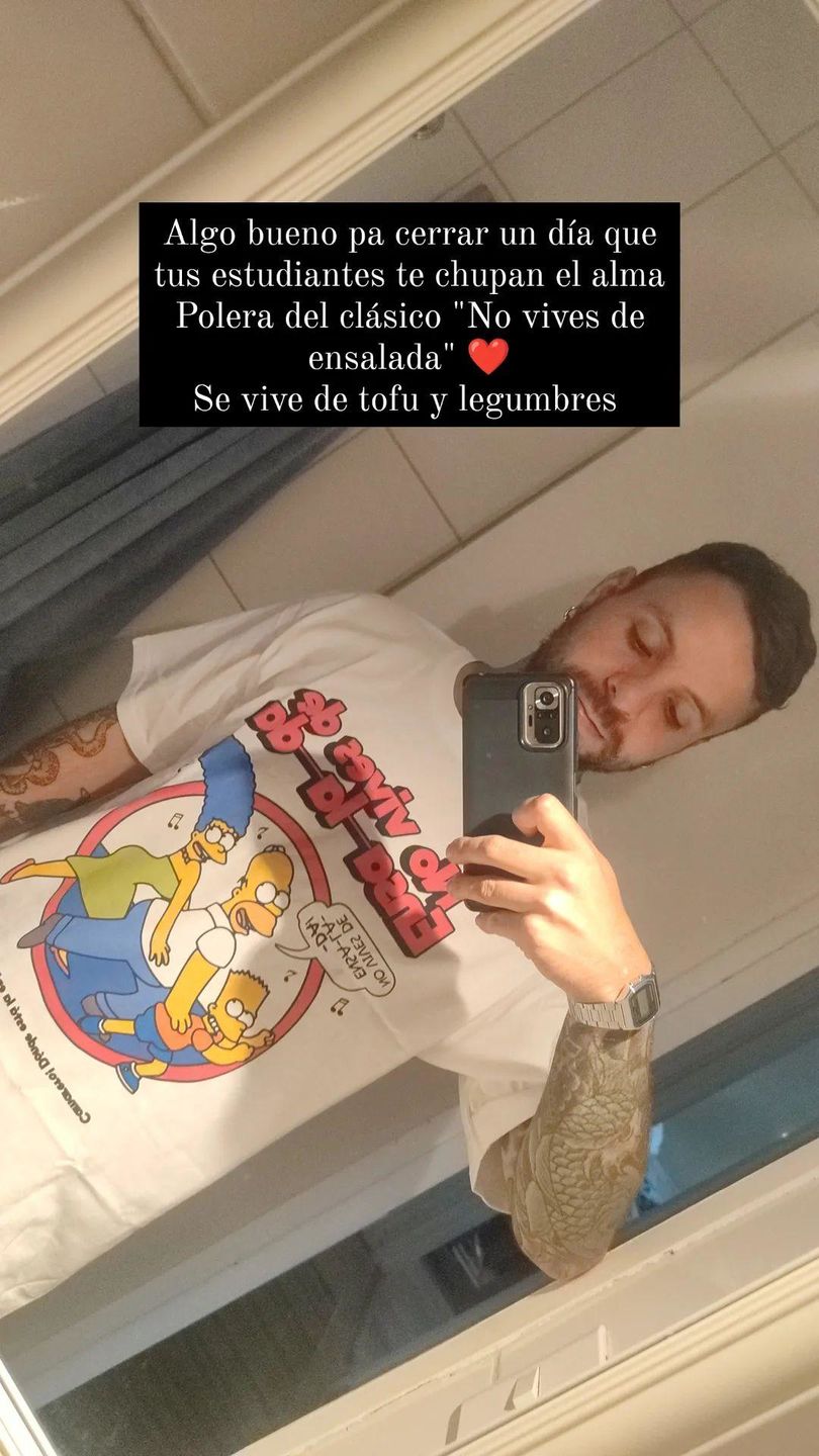Customer photo review of NO VIVES DE ENSALADA UNISEX TEE