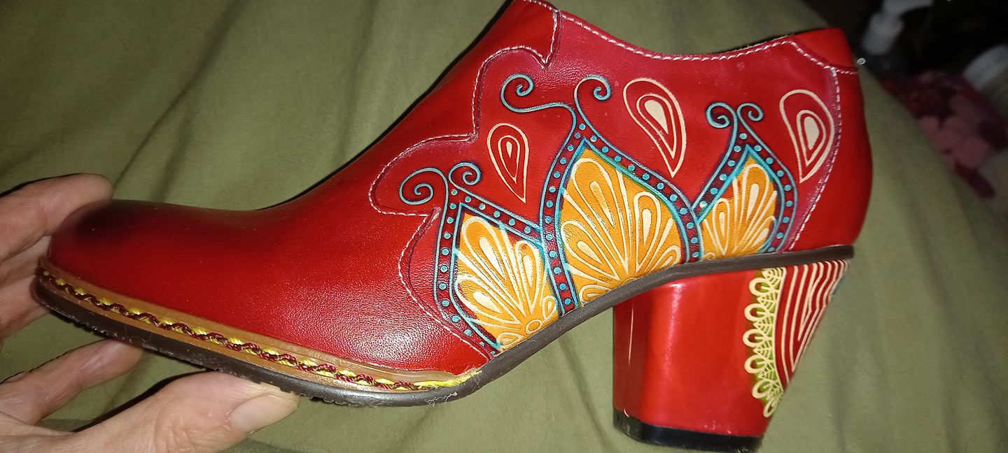 Customer photo review of Retro Pattern Leather Zipper Pumps