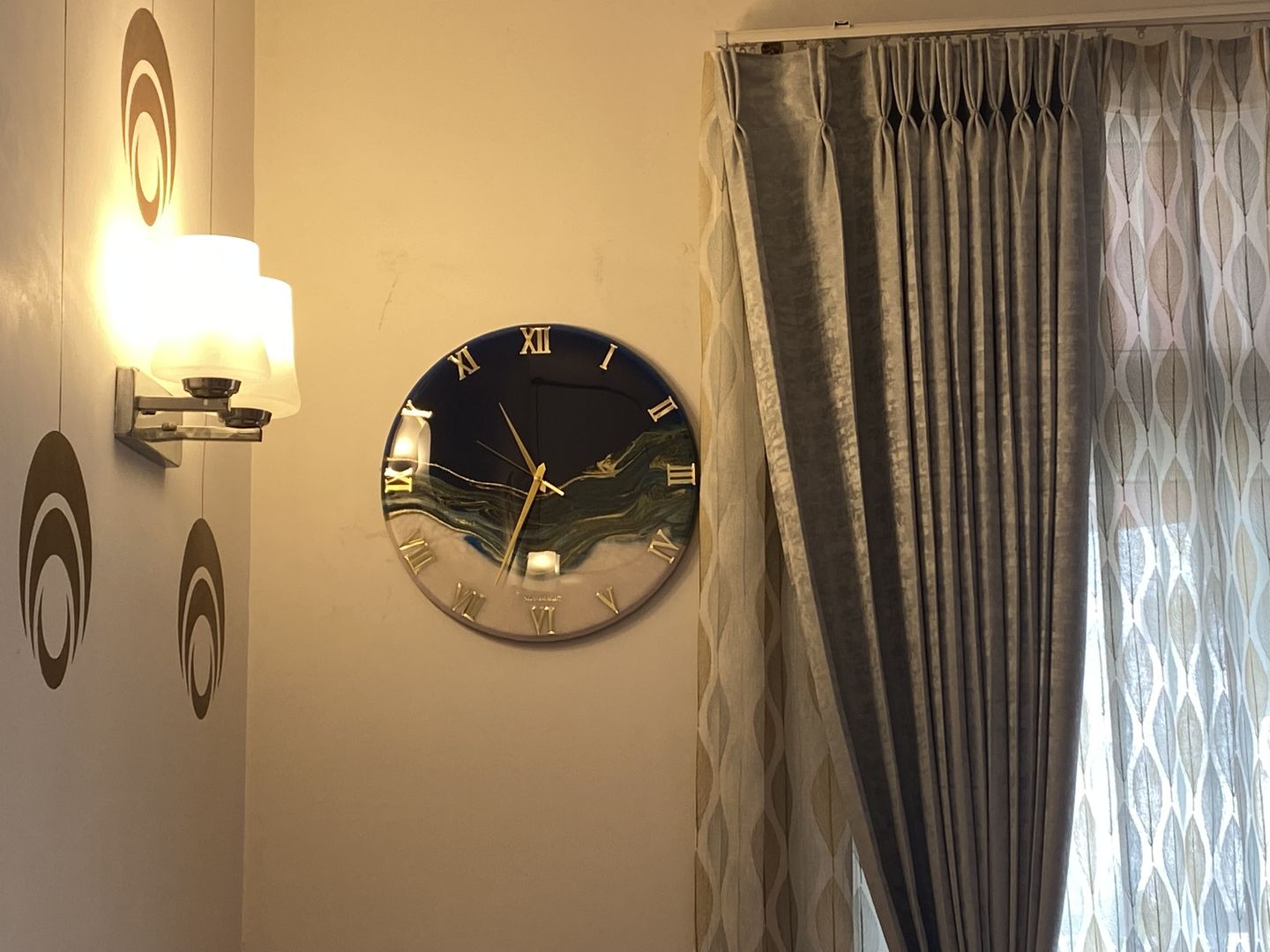 Customer photo review of Ticking Thunder Clock Regular Size 17.5 Inches (Royal Blue)