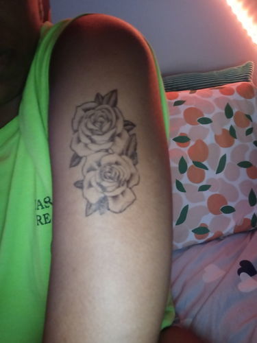 Customer photo review of Elegant Roses Tattoo - Semi Permanent