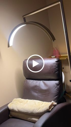 Customer video review of The CosmoGlo XL Light Bundle + Phone Clip