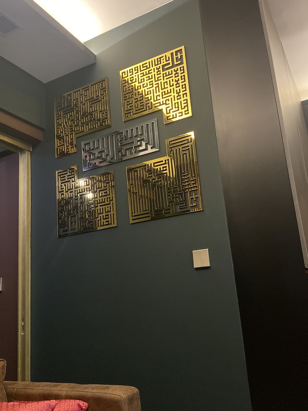 Customer photo review of 4 Quls Kufic Calligraphy Basmala, Surah Al-Falaq, An-Nas, Al-Ikhlas, Al Kafirun Wooden Acrylic Islamic Wall Art