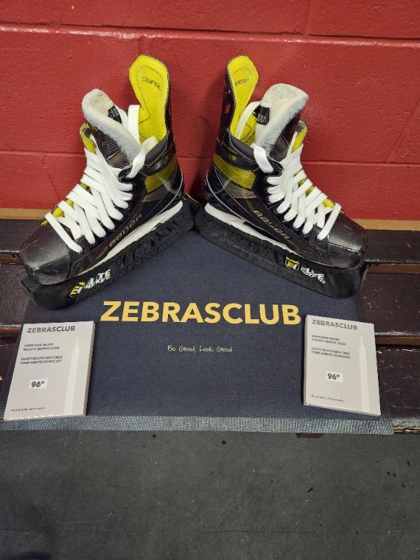 Customer photo review of WHITE NON-WAXED HOCKEY REFEREE LACES