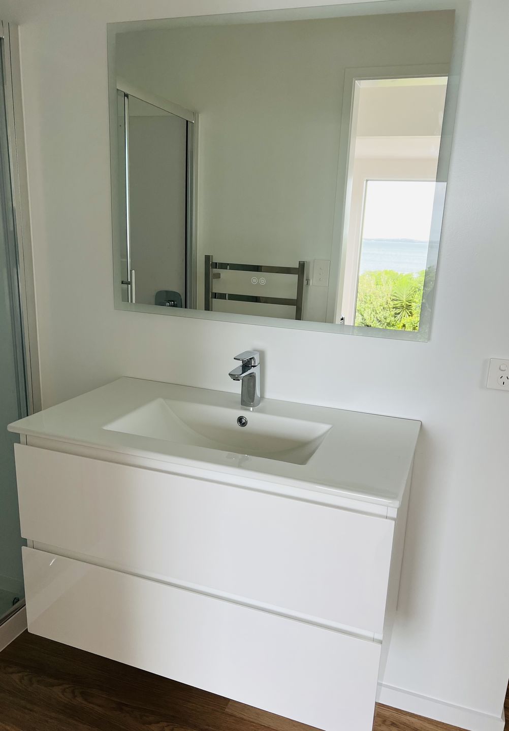 Customer photo review of Rectangle LED Mirror with a Demister, Three Brightness Levels, And A Convenient Dimmer