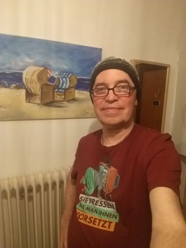 Customer photo review of PREMIUM SHIRT BUBEN • SIE FRESSEN WAS MAN IHNEN VORSETZT