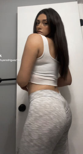 Customer photo review of Pchee Soft White Scrunch Butt Legging Set