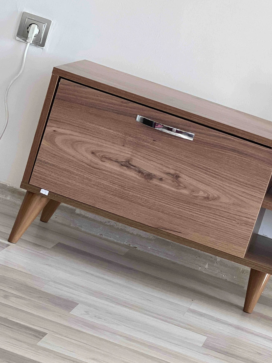 Customer photo review of Rani A9 Duvar Raflı Tv Ünitesi Kitaplıklı Tv Sehpası Duvara Monte Raflı Modern Ayaklı 180 cm Minyatür Ceviz M27