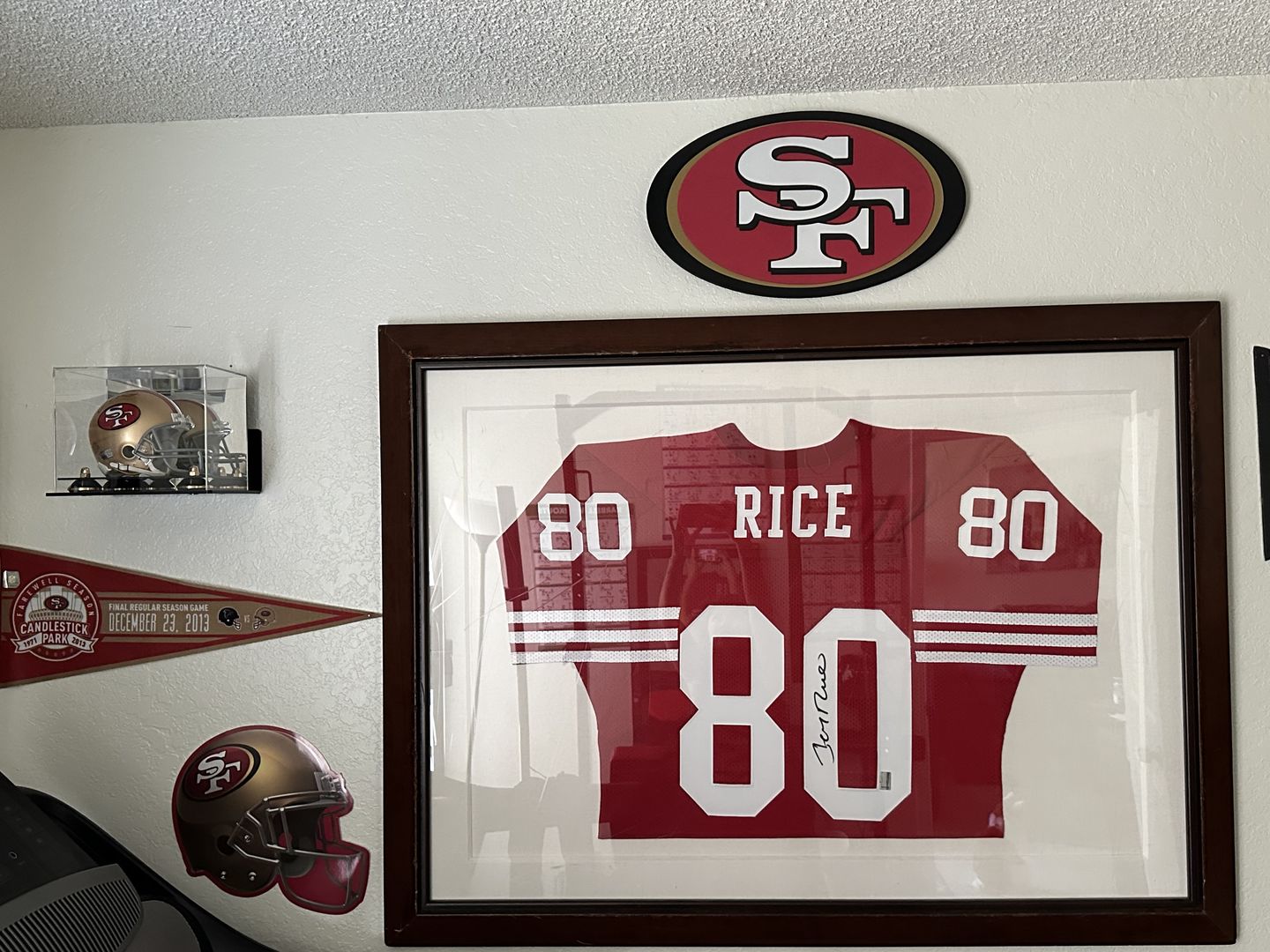 Customer photo review of Mini/Miniature Football Helmet (not Full Size) Display Case - Mirror no WAll Mount (A003/V45)