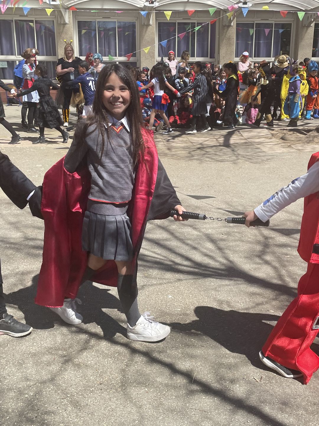 Customer photo review of Harry Potter Hermione Granger Cosplay Costume Version D'enfant Gryffindor Uniforme Fille