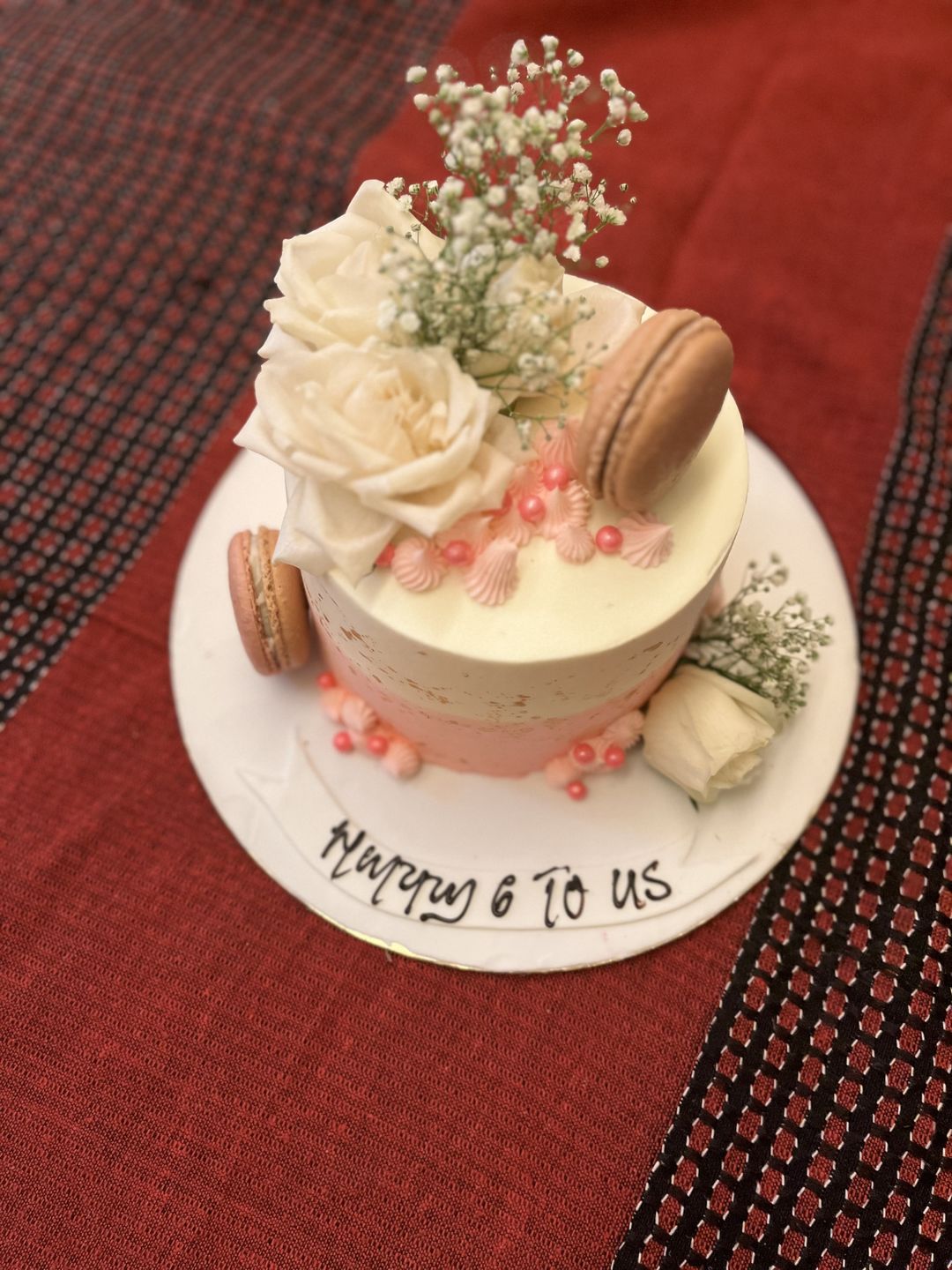 Customer photo review of Macaron Splash Cake