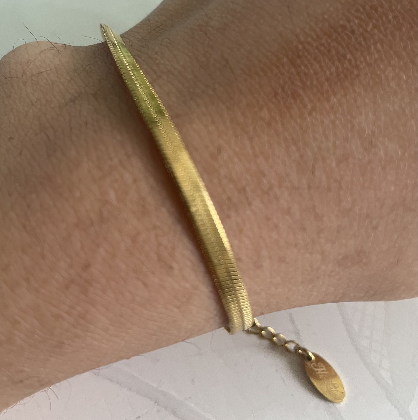 Customer photo review of Hi-Life Sleek Armband 14K Gold Plated
