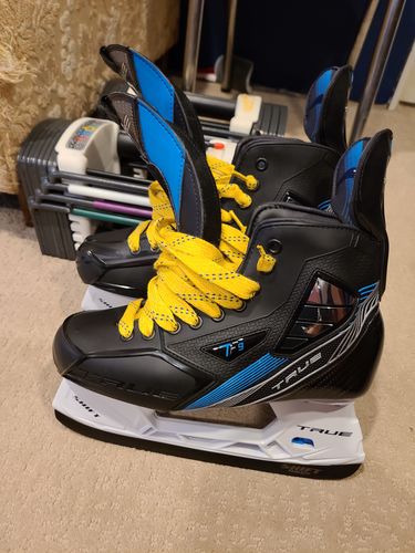 Customer photo review of True TF9 Senior Hockey Skates