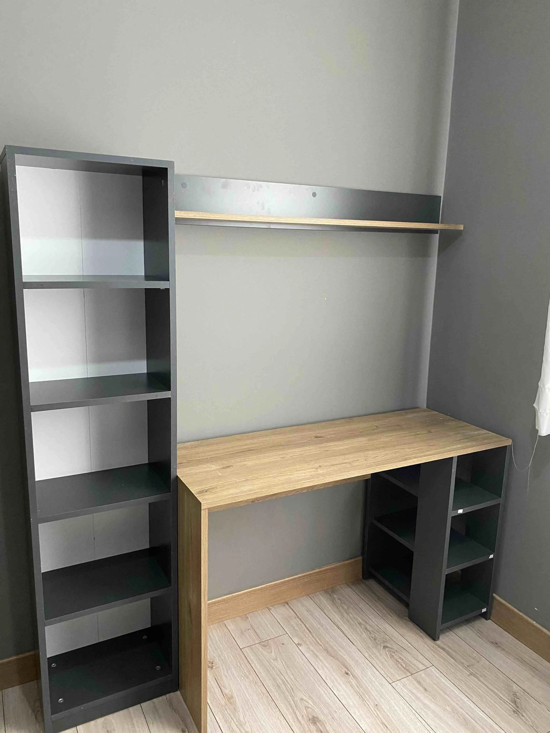 Customer photo review of Rani HA125 Kitaplıklı Raflı Çalışma Ofis Bilgisayar Masası Antrasit - Sepet Ceviz